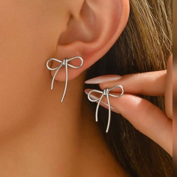 Elegant Silver Bow Earrings - Picture 1 of 3